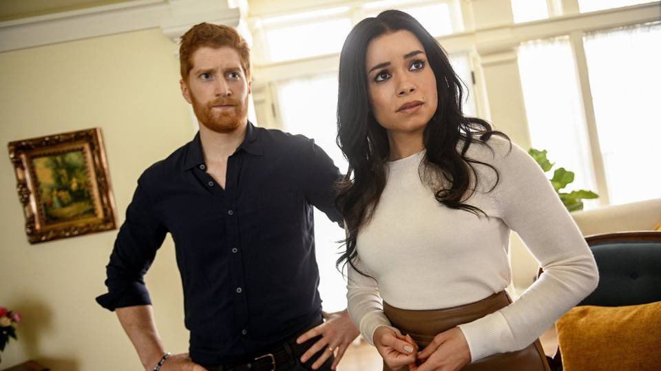 QCApproved's tweet image. Hallmark: William &amp;amp; Kate: A Royal Romance
Lifetime: Harry &amp;amp; Meghan: #ESCAPINGTHEPALACE
I know it's like the third movie in a trilogy, but I just find it "funny" which channel chooses which royal couple to cover...😁