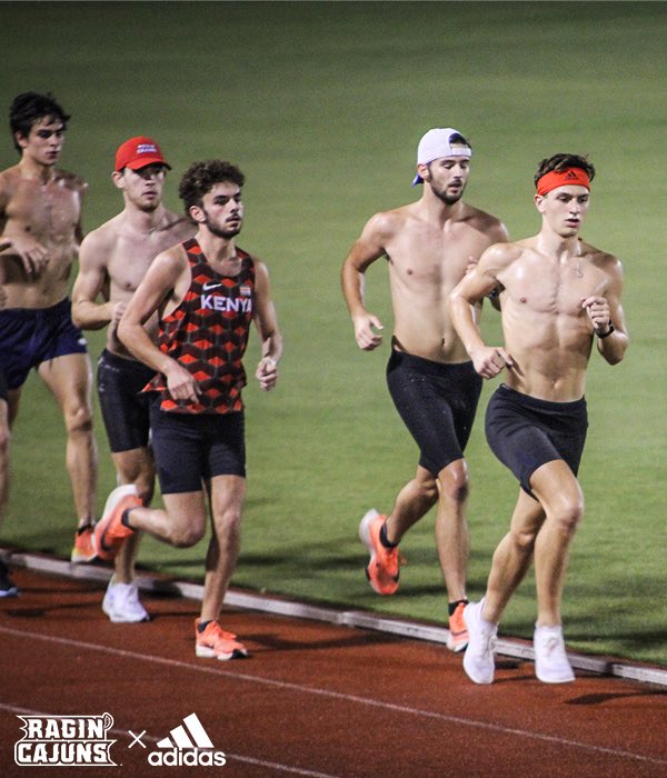 RaginCajunsTRK's tweet photo. Back under the lights 🤟

#GeauxCajuns ⚜️ https://t.co/IT0HfwwGIc
