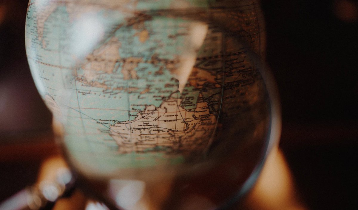 USydSLC's tweet photo. In our first #MultilingualAustralia seminar within the @arc_gov_au Discovery Project, join Prof @AdrianVickers5 as he revisits the debates on Australia's land border following the Dutch recognition of Indonesian sovereignty in 1949.
10 Sept, 3pm AEST: https://t.co/KXutrDqKxN https://t.co/qHgoblItfm