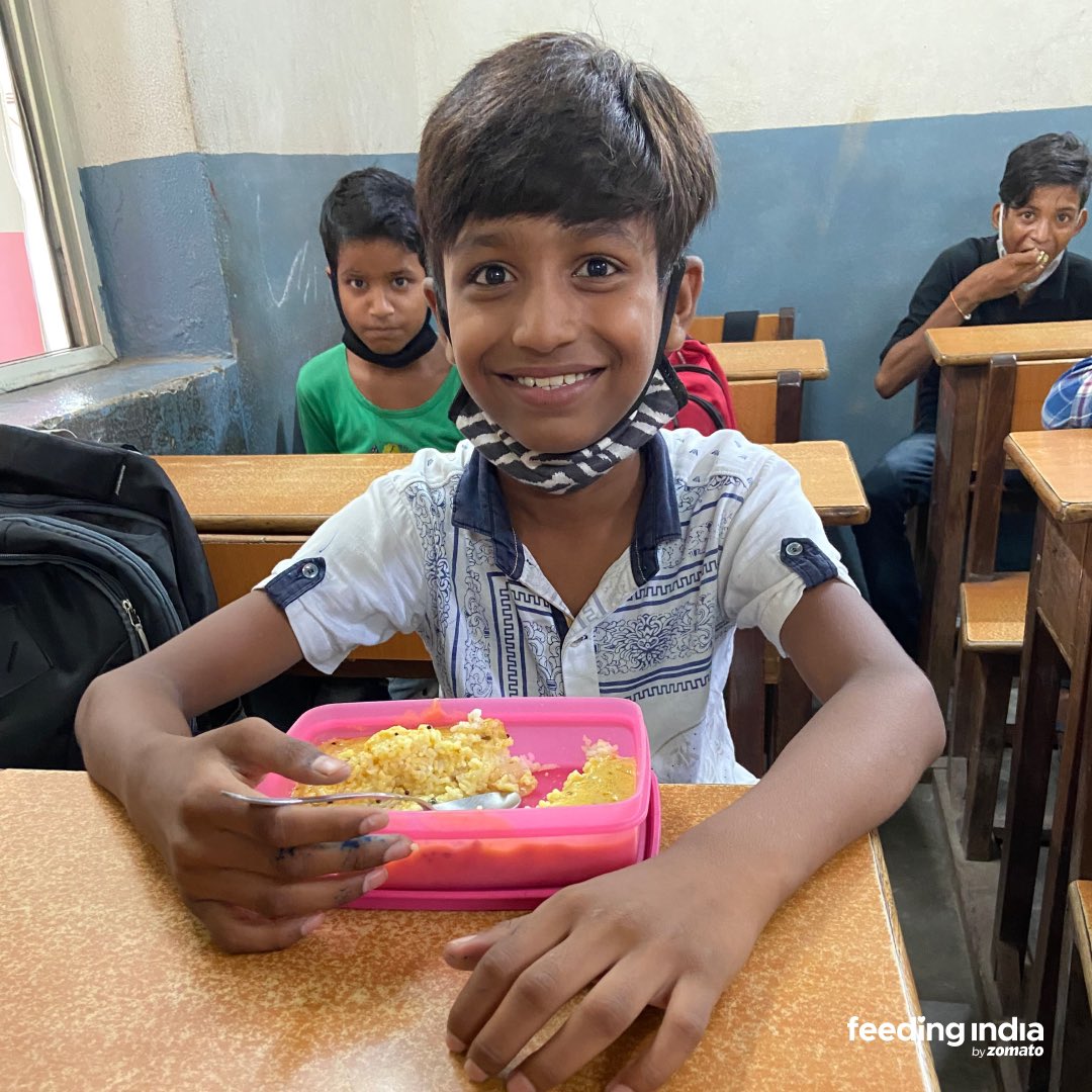 So happy to be able to take part in <a href="/FeedingIndia/">Feeding India</a>’s food distribution drive yesterday! Under their ‘Daily Feeding Program’, they are distributing meals daily to underserved communities. Donate here to join the fight against hunger: feedingindia.org/donate/