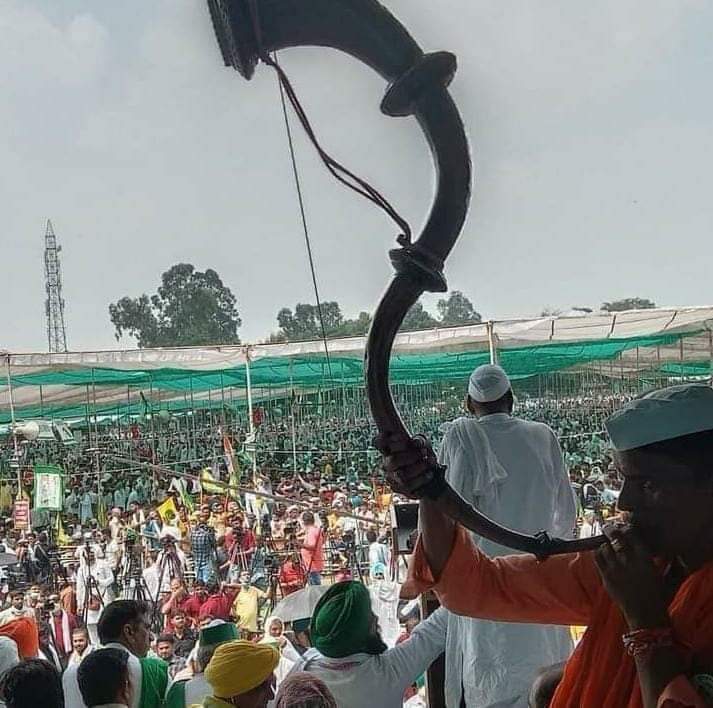 'कितने गज़ब के हिन्दू हैं'
टिकैत जी द्वारा बोला गया 'अल्लाह हू अकबर' तो इन्हें सुन गया लेकिन 20 लाख किसानों द्वारा बोला गया 'हर-हर महादेव' इनके कानों तक नहीं पहुंचा! #मुजफ्फरनगर_किसान_महापंचायत 

#KarnalProtest_AgainstLathicharge