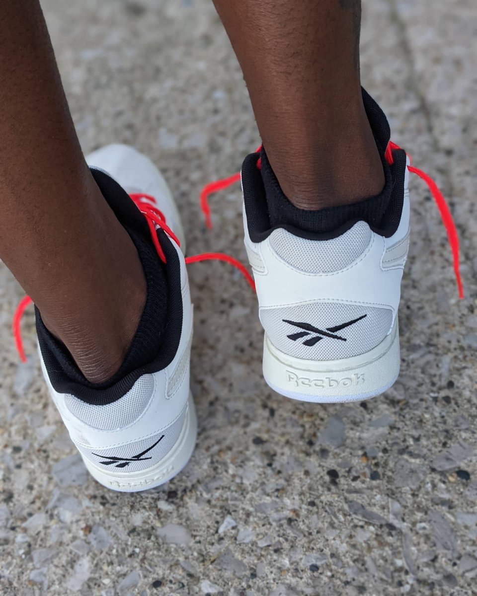 amcmath04's tweet photo. Monday!#KOTD #Reebook #CourtDoubleMix #WomensDayCollection #ItsAManWorld #solesnangles
#sneakersmoke #cnkdaily #ladiesinsnkrs #queenofsoles #sneakersisterhood #blackchickinkicks #blackgirlsneakerjoy #wearyourshoes #girlwholovessneakers https://t.co/vn5k6nS6sV