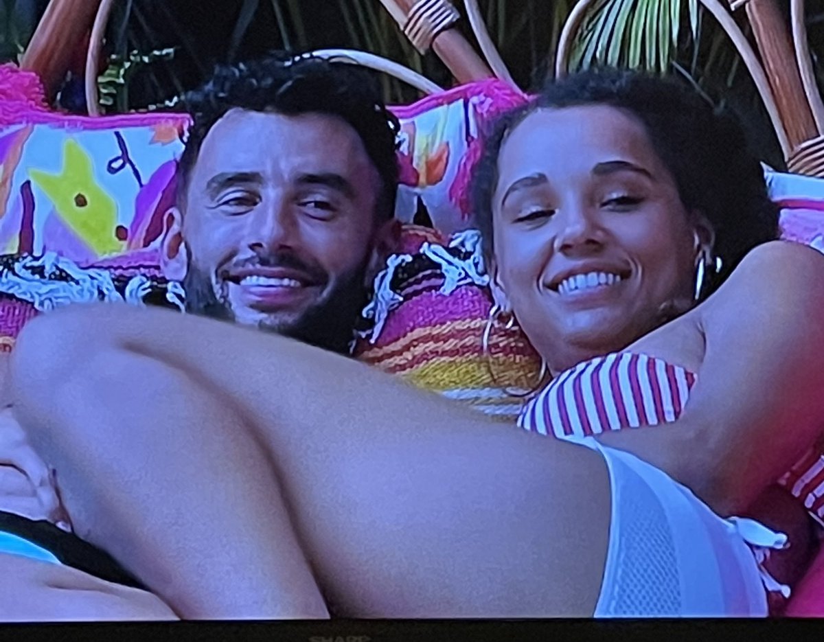 rmcaputo1's tweet photo. Tell me you want a free vacation and more followers without telling me you want a free vacation and more followers. #bachelorinparadise https://t.co/MAIEklw066