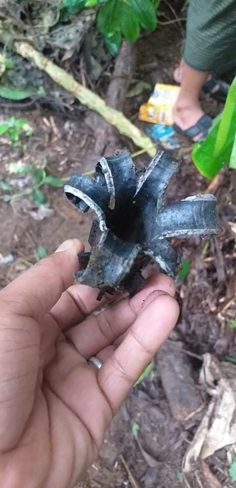 SaveMM99's tweet photo. Tw//blood
As Terrorists(SAC) had indiscriminately fired artillery shells at #Hapun,Kayin state on Sep5&amp;Sep6, houses were damaged,2 women including a grandma infected from COVID-19 had wounded as artillery shells fell into apartment of COVID-19 patients' department.(1/2)#Sep7Coup https://t.co/uigG2CGSAB
