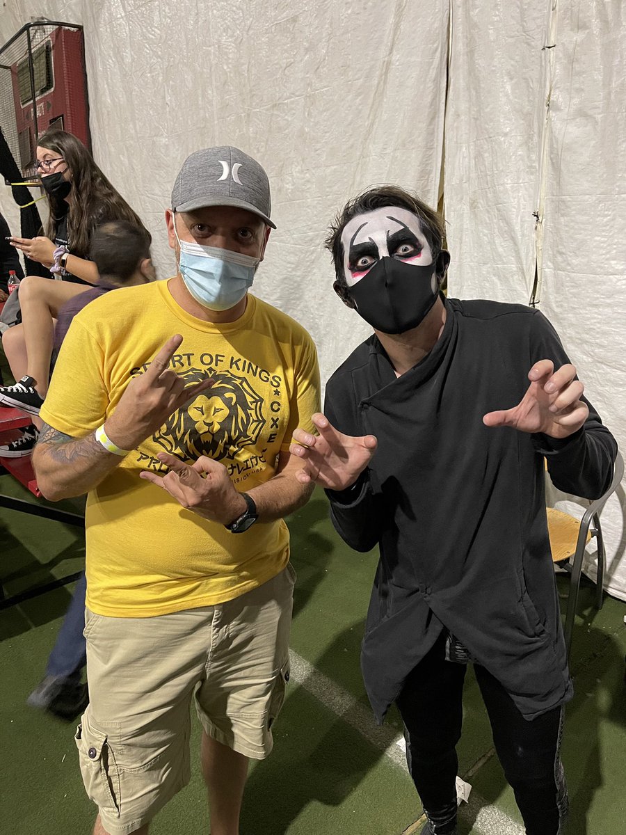 NerdForHorror's tweet photo. So awesome to meet @DanhausenAD on Friday, so nice and so very evil! Thanks for being so cool! https://t.co/MPcAPB768d