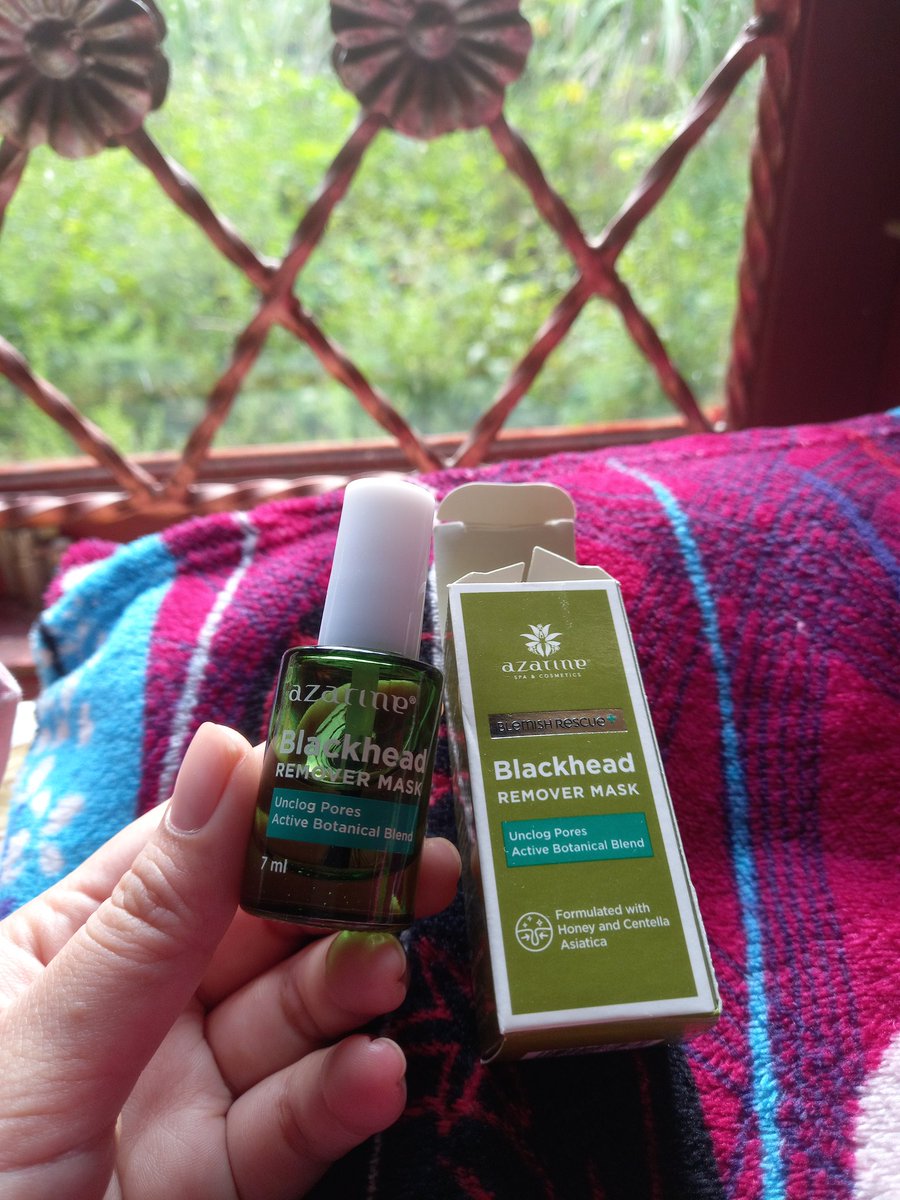 deardelisa's tweet photo. 🍁Blackhead Remover Mask🍁

Yang memiliki kandungan Centella Asiatica bikin pori-pori jadi mengecil, suka banget sih make ini karena komedo ku bener-bener ke angkat.
#AzarineSkinFirstAid https://t.co/GNQySerXUG