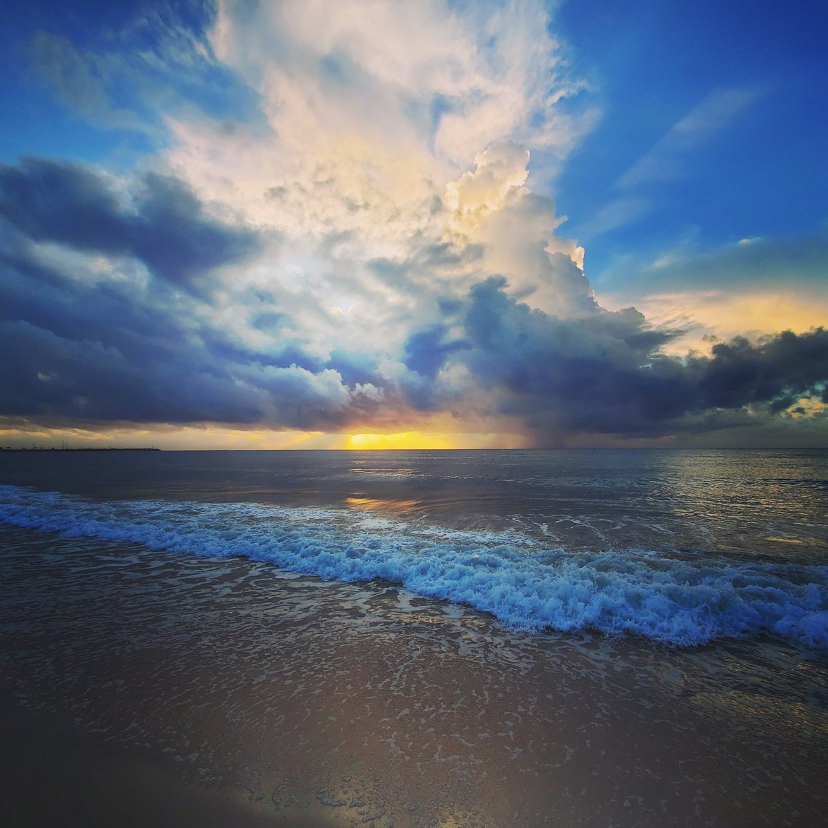 WANDERINWONDER2's tweet photo. Monday Blues...

#WanderInWonderTravel #WIWTExperience #WIWTTogether #wearetourismstrong https://t.co/3G2u8jXSaE