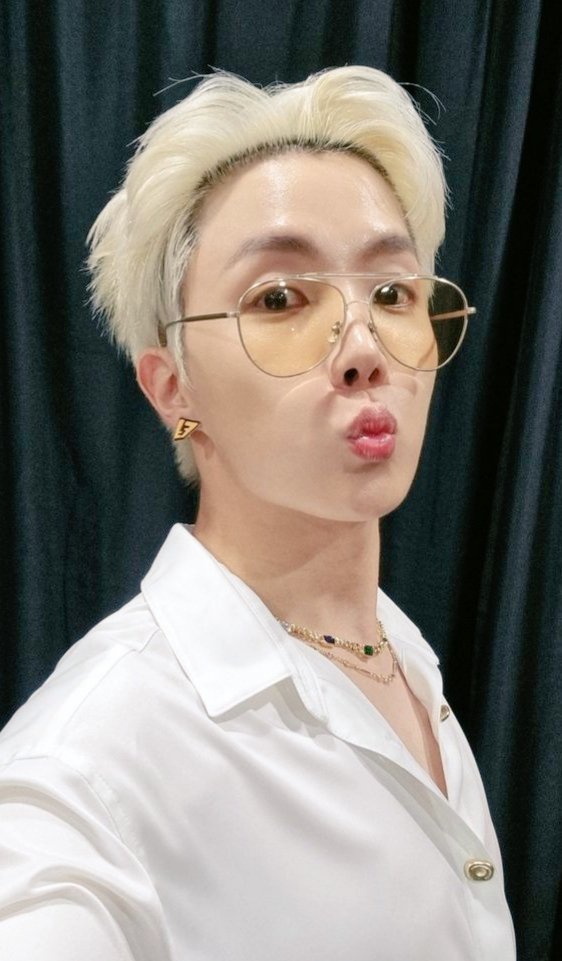 AngelaIreneCam2's tweet photo. ♡༻𝓔𝓵 𝓬𝓪𝓶𝓲𝓷𝓸 𝓮𝓼 𝓮𝓵 𝓬𝓲𝓮𝓵𝓸 𝔂 𝔂𝓸 𝓿𝓸𝔂 𝓪 𝓵𝓵𝓮𝓰𝓪𝓻 𝓿𝓸𝓵𝓪𝓷𝓭𝓸 ༺♡
 Espero que algún día sepas todo el bien que me haces 😍☀️
 Gracias por tanto, my Hope 🥰💜

#ARMYSelcaDay #JUNGHOSEOK #JHOPE #HOBI #SUNSHINE #HAPPINESS #SMILE @BTS_twt 💜 https://t.co/HwEYYfL2RL