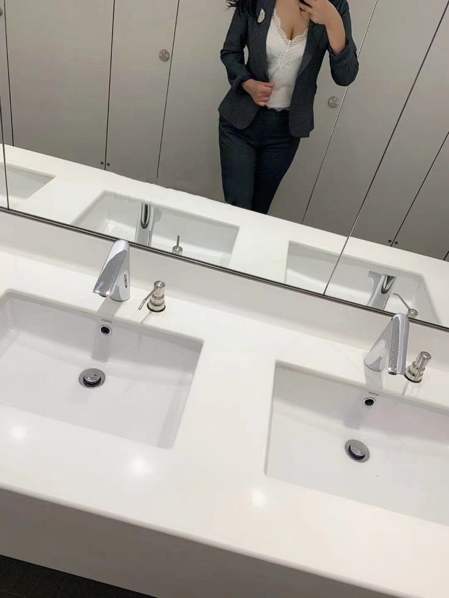 胸大的漂亮女人
工作中是一种优势
也是一种困扰 https://t.co/zGyEZZjtuC