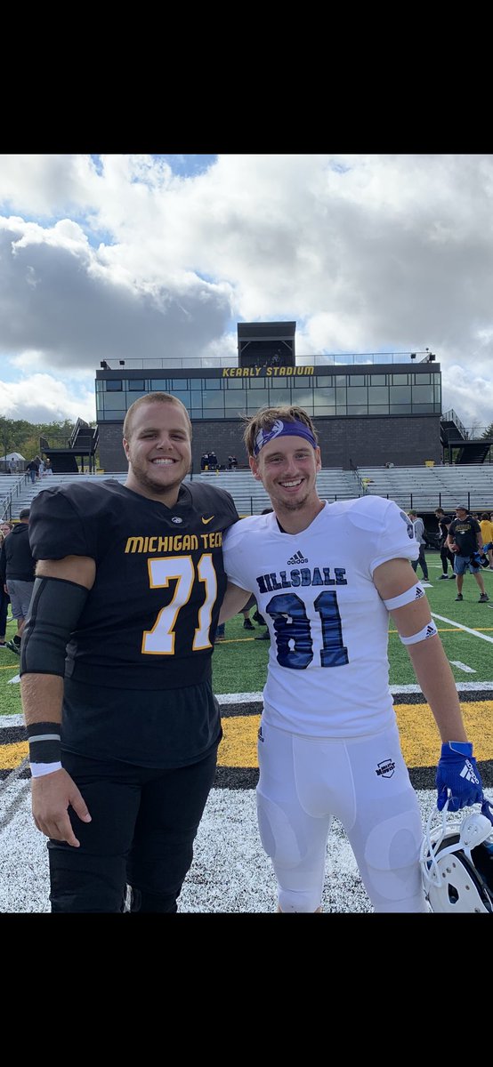 A great weekend for a road trip to the UP to watch ⁦⁦<a href="/Hillsdale_FB/">Hillsdale Football</a>⁩ even better when you find an old teammate  ⁦⁦<a href="/Brob3427/">Branden Robinson</a>⁩ ⁦<a href="/hunterchambs/">Hunter Chambers®</a>⁩