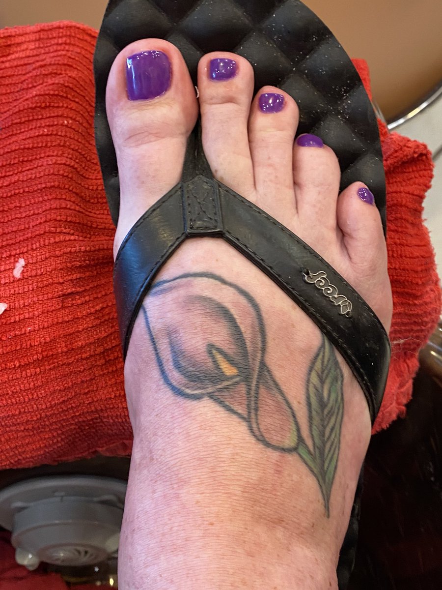 So hoomom and hoo girlfriend and 2 sister in law’s DECIDED to get toe thefts AND what was left they got PAINTED!!!!! I think 🧐 there must have been some type of Zombie 🧟‍♂️ attack #ZSHQ Molly…..proof