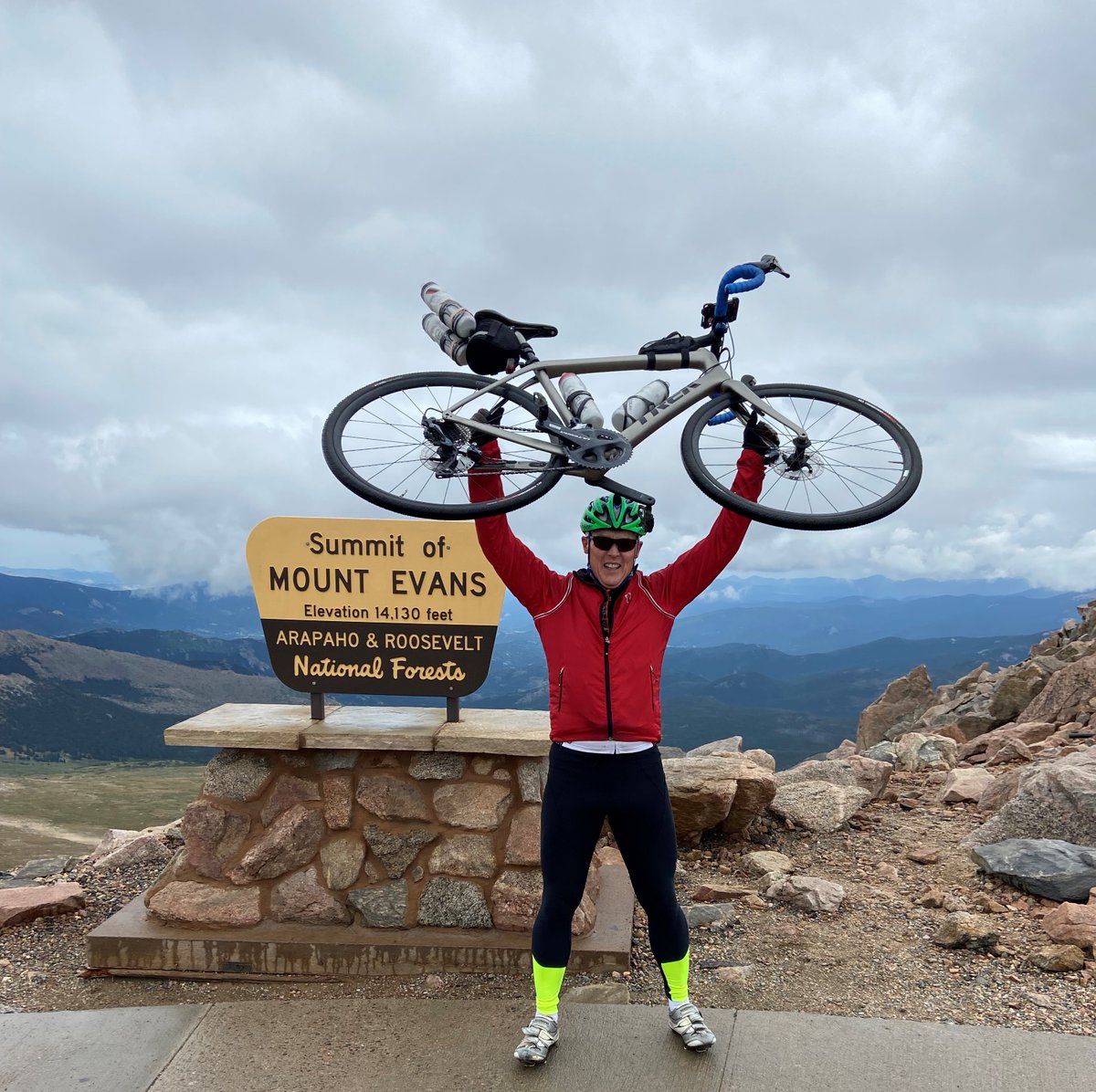 timhackbardt's tweet image. Tackled 5 of the top 10 hardest climbs in Colorado this week. Pikes Peak #1 (14,115 altitude), Mount Evans #2 (14,130 altitude), Trailridge #3 (12,110 altitude), Independence Pass #8 (12,095 altitude) and Left Hand Canyon/Brainyard Lake #10 (10,400 altitude).  Epic