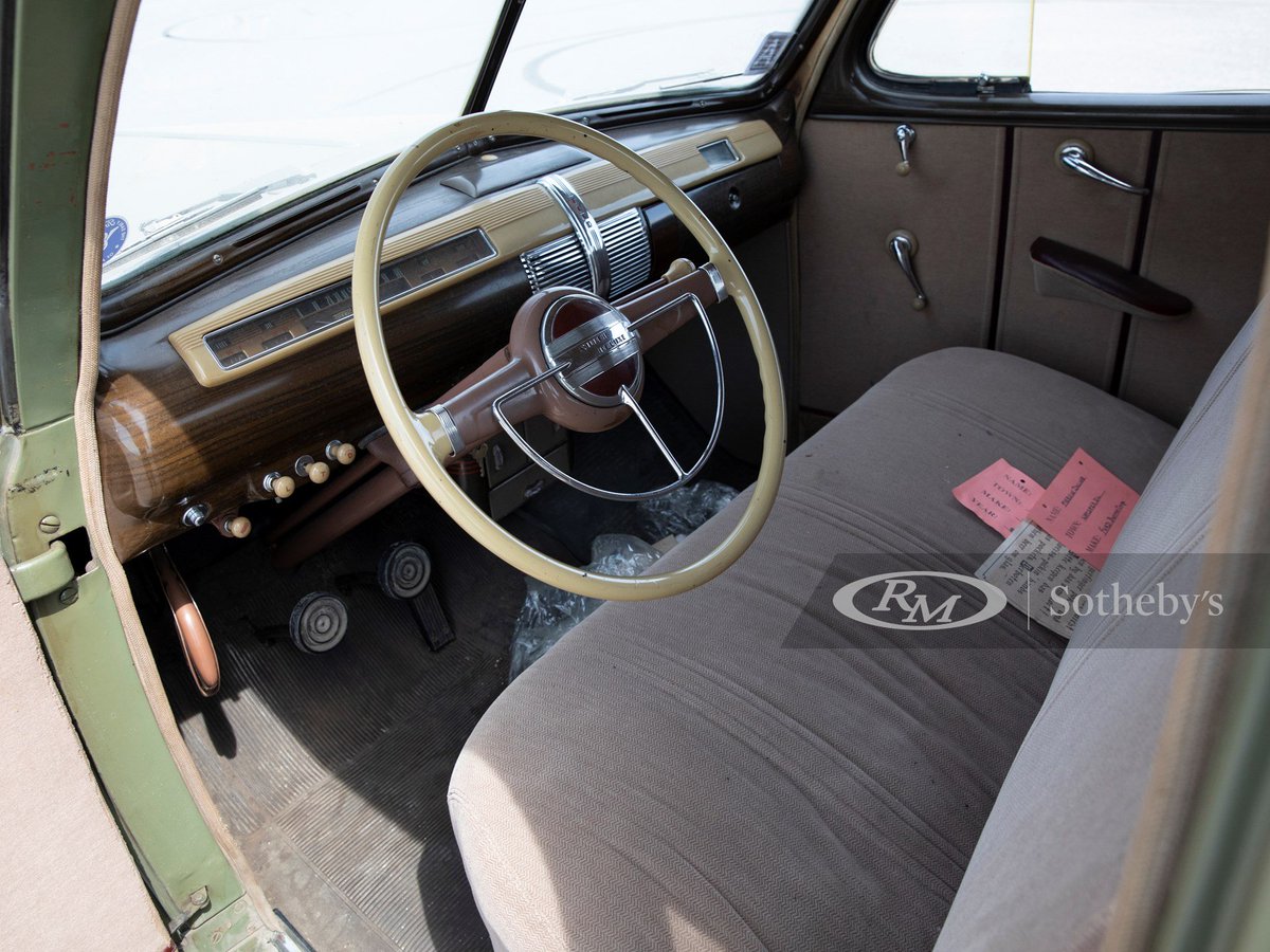 UltimativCars's tweet photo. #AuburnFall2021

The 1941 #Ford #V8 #Model11A was made in 648,721 units: 255,504 Deluxe &amp; 393,217 #Super #Deluxe; of those SDs 22,878 were #3passenger #Coupé|s.

This well-preserved, #Harbor #Gray-painted, unit was est. at US$10-15k (8.4-12.6k €) to be SOLD at US$17k (14.3k €). https://t.co/9u2r0reM3K