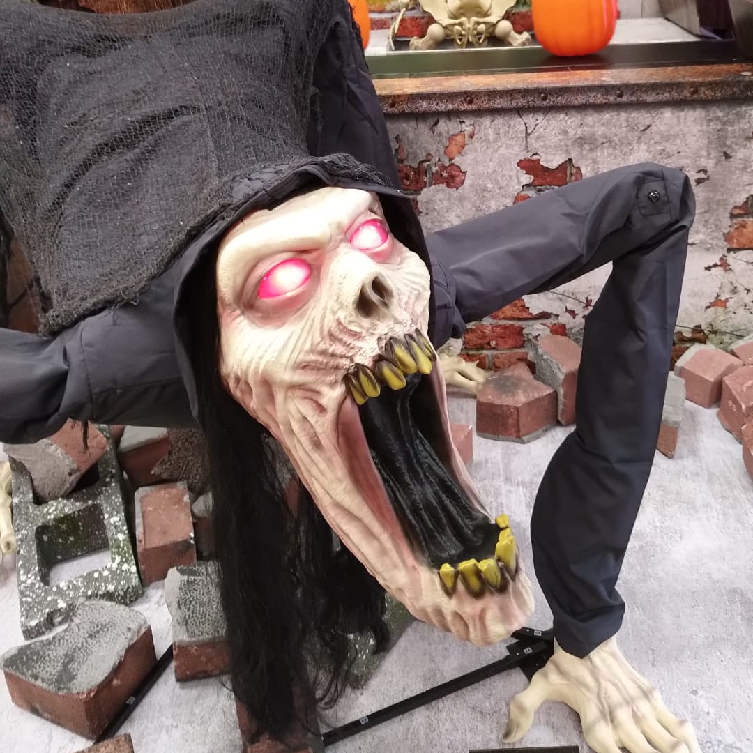 hyperfx's tweet image. I can&apos;t even remember the last time I posted something on this Twitter account, so here&apos;s a few random photos for anyone following me to enjoy #randompic #Minions #guitar #Guitarist #swedishfish #Halloween