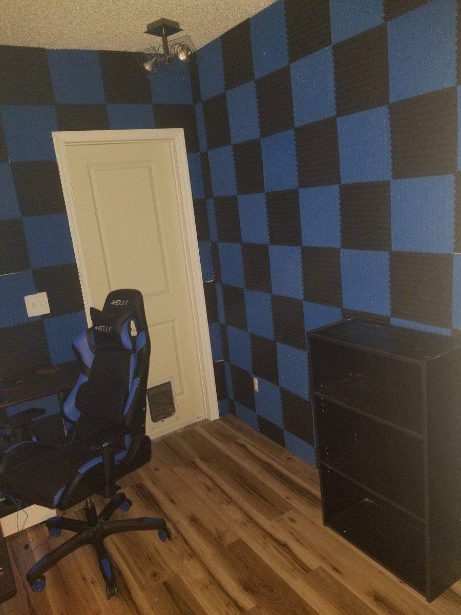 Invictathunder's tweet photo. Stream room is up and operational!!!! Just have to work on some interior design but its finished! So thankful for my community for all the support and giving me the drive to finish this room! Ps batman enjoyed the camera angle testing 😂😂 #CatsOfTwitter https://t.co/hiDc84AuF9