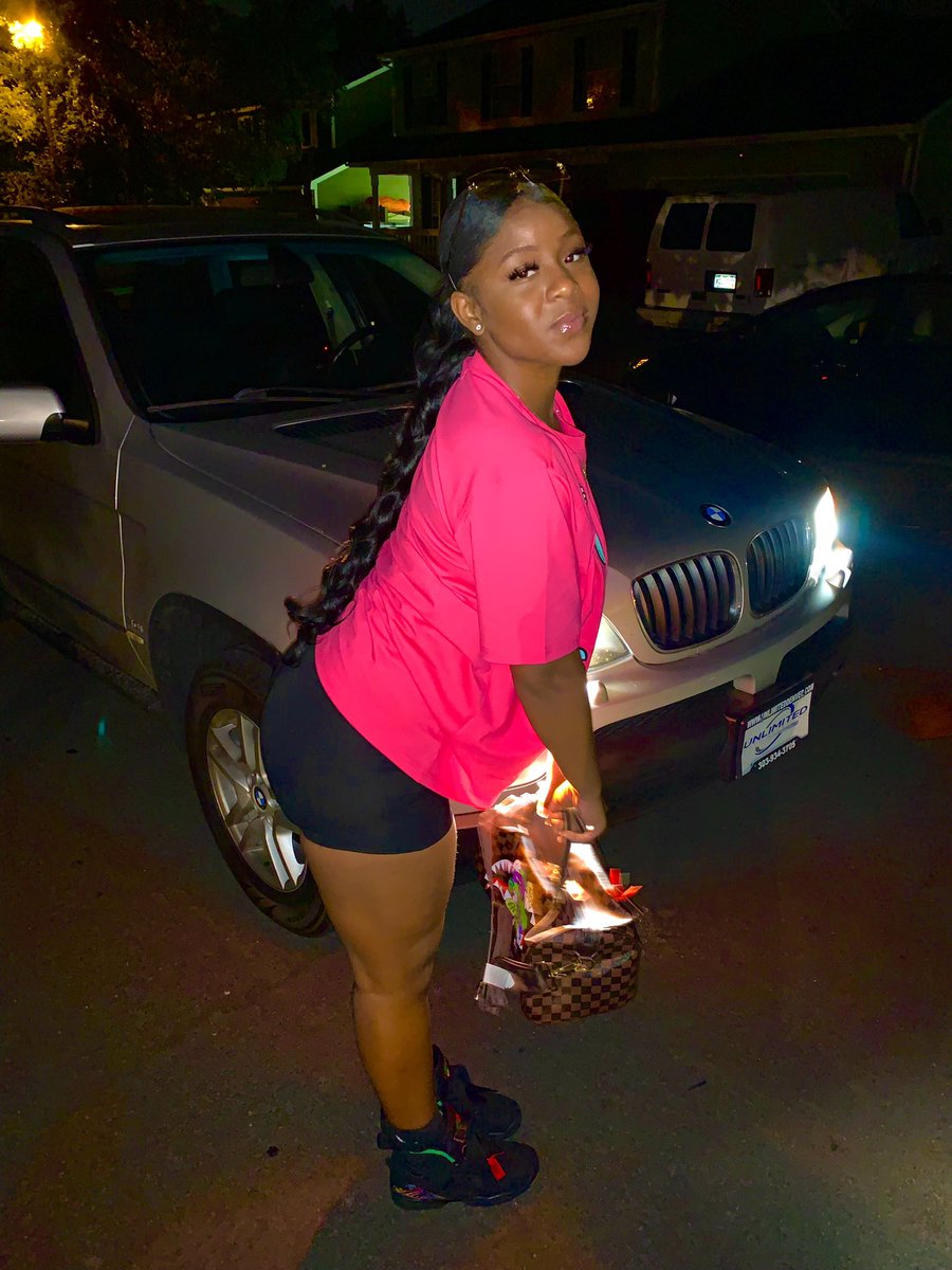 _YoBigHomieSosa's tweet photo. Even on chill, she still pressure 🥶 https://t.co/hCTjvqkKnY