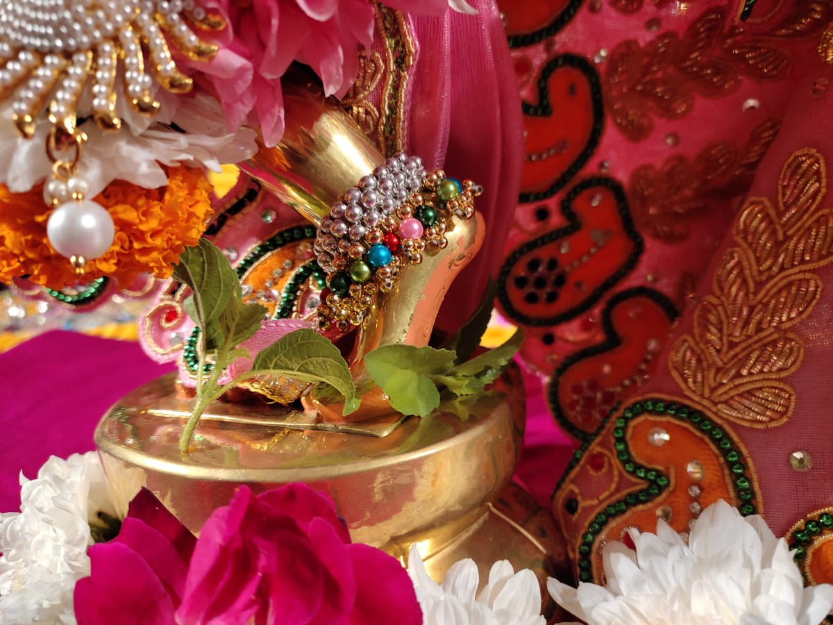 IPilkhuwa's tweet photo. #Indians #peace #happiness #lordram #lordkrishna #lordjagannath #subadhra #baldev #gaurnitai #shaligram #mindfulness #harekrishna #07September #07eptember2021 #Tuesday
#tuesdayvibes #devotees #marketing #people #krishna
#iskconpilkhuwa #𝐃𝐚𝐫𝐬𝐡𝐚𝐧 https://t.co/hyhUBq5HwB
