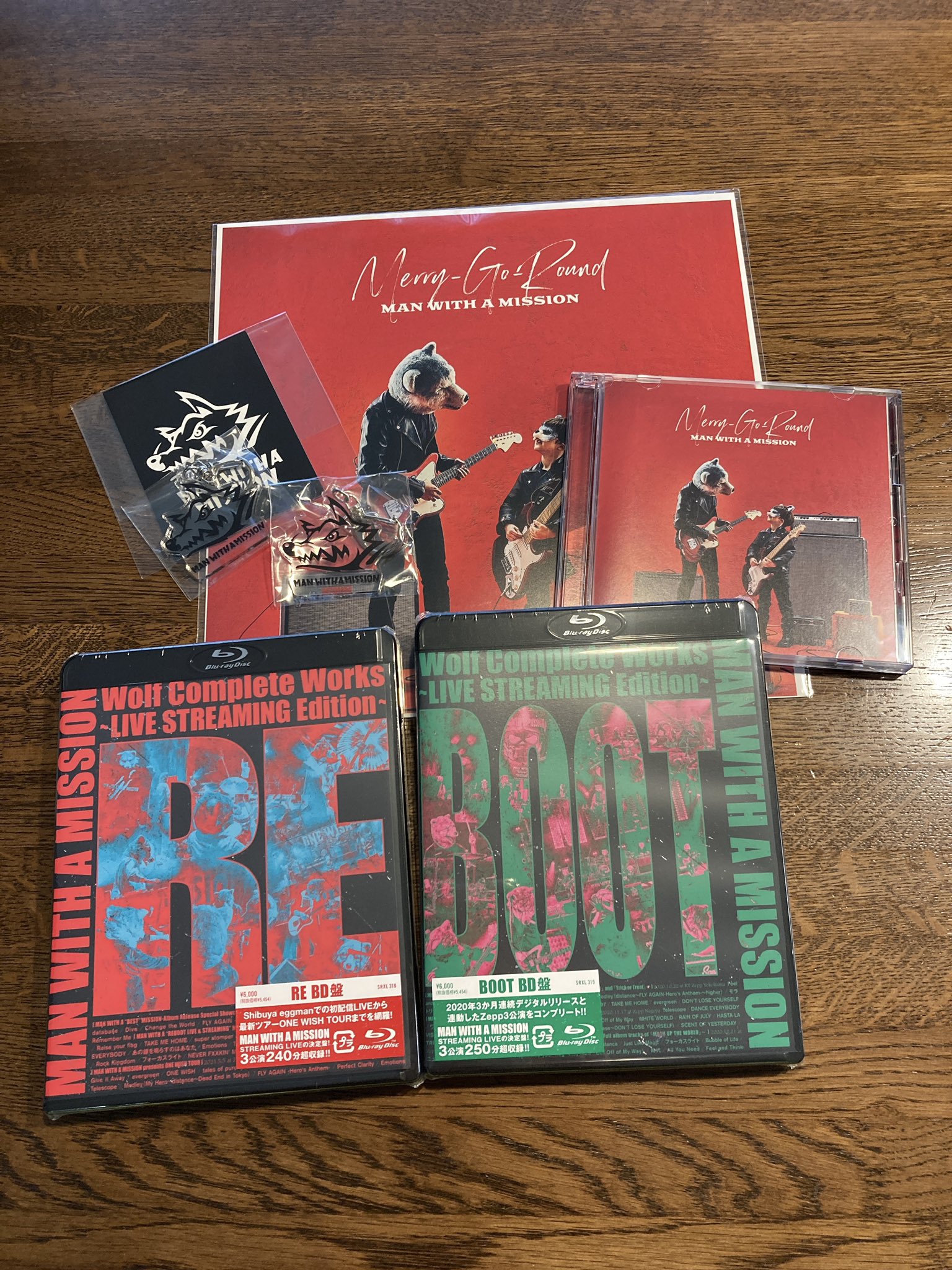 Man With A Mission 本日ハフラ ットゲット出来ル日ザマス 俺モタイミングデ覗キニ行コw ソシテdvdハ2枚並ベル仕様ノデザイントナッテオリマス 大事ナ事ナノデモウ一度言イマス Dvdハ2枚並ベル仕様デス Z W 宜シクドーゾ Mwam