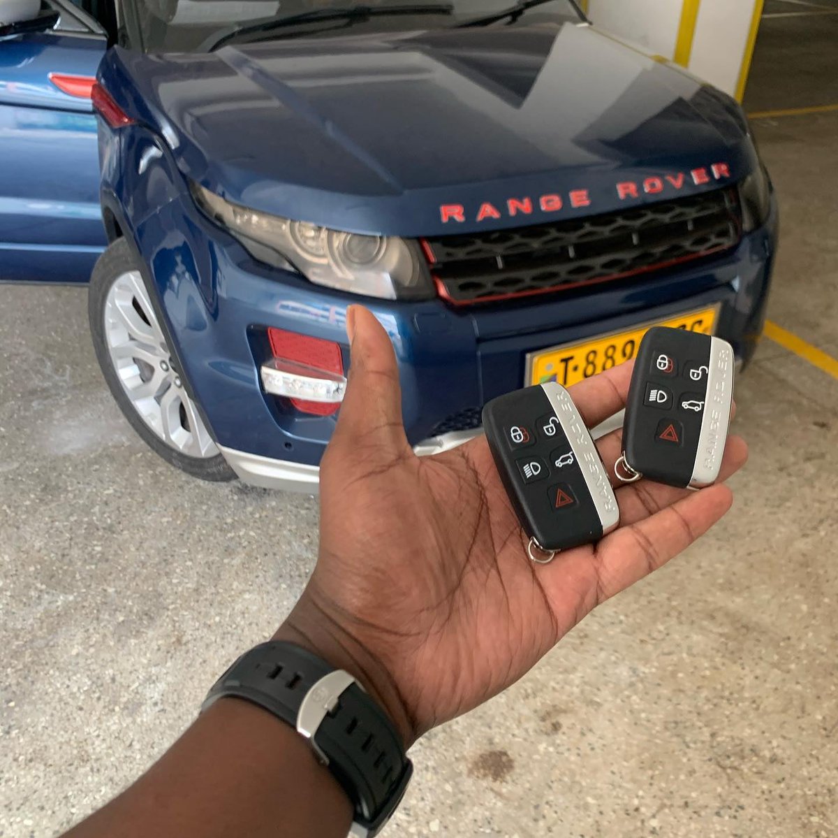 autotronixpesh's tweet image. 😲Lost your car key?
😬Locked out of your car?
🙂Need a duplicate key for your car?
Call us on +254 703 888 777 
#wegotthekeys
#DJEvolve
#OPPOReno65G 
#OPPOReno65G  
#EveryEmotionInPortrait 
#murathe 
#MbogaZaUhuru
 #Ruto
#marthakarua