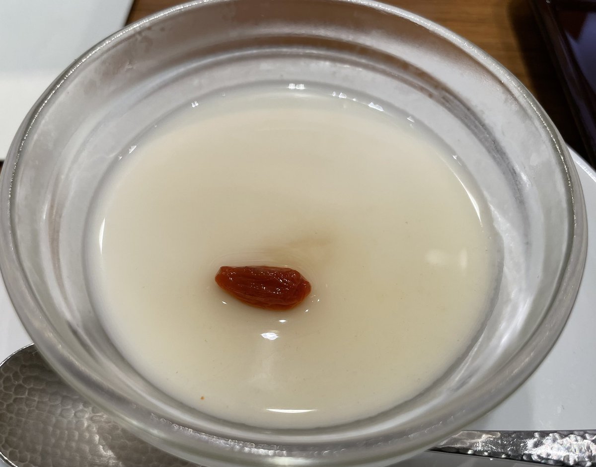 今週は 諸事情により食事は うどんとお粥で 今日は京王モールの 粥餐庁 かゆさんちん 鮭と青のりの磯風味かゆ 760 税込 とアプリクーポンでミニ杏仁付 初めて行ったが 京王モールの他店から比べると人が入っている 10人前後 おかゆ 昼食 低カロリー