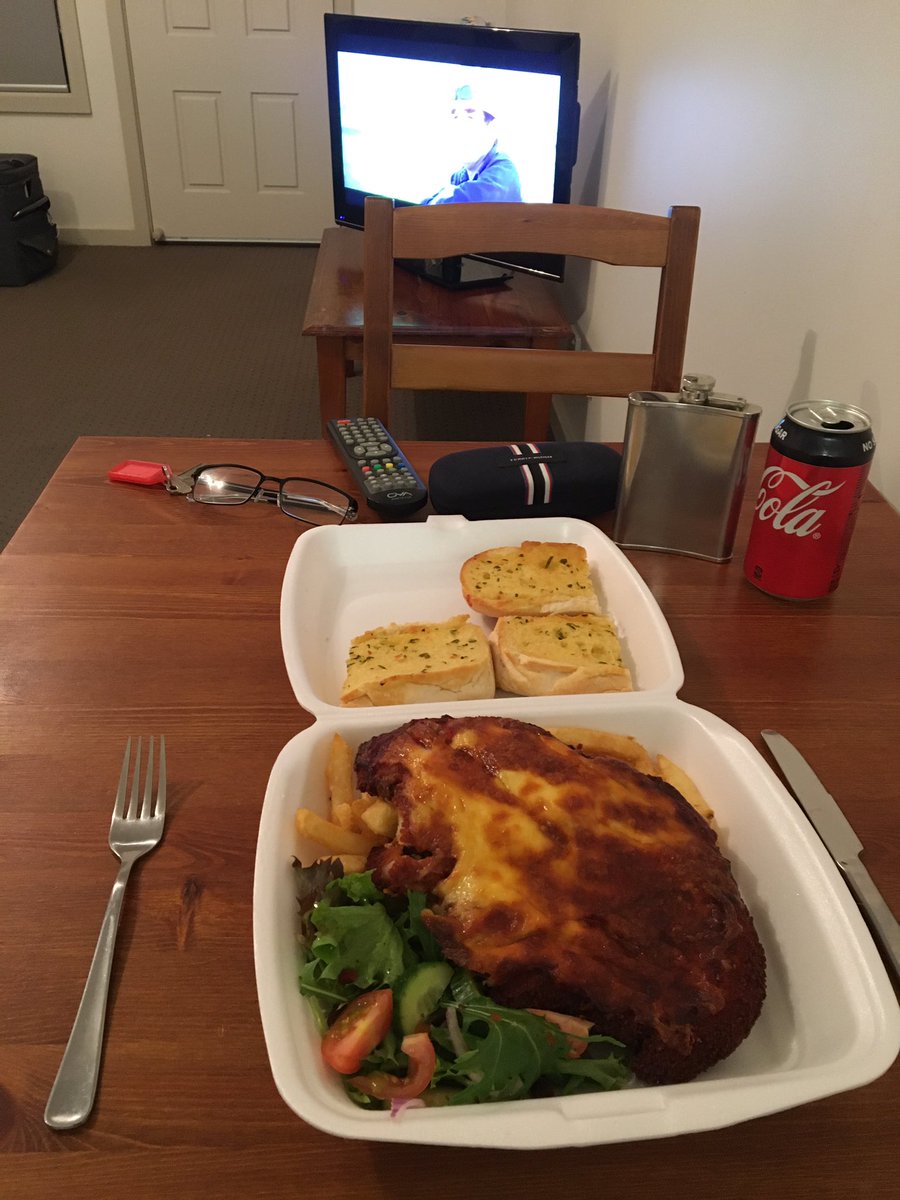 bakes47516205's tweet photo. Room service Robinvale style 👌😉 #dinnerforone https://t.co/ViIuVYgoDb