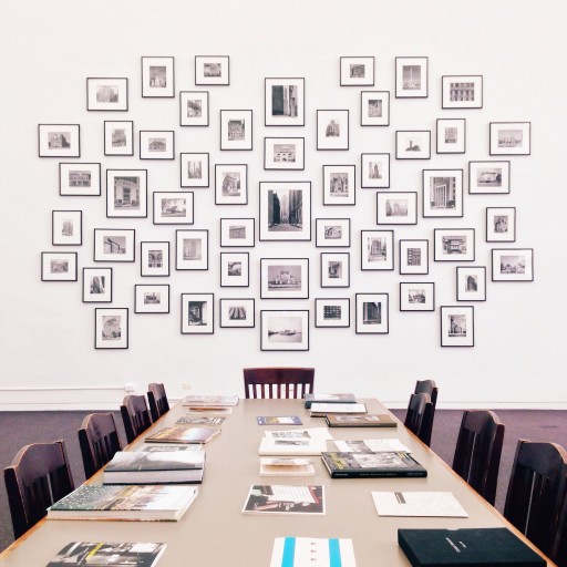 Hoy toca DECO-CONSEJOS 🤩 Sabemos que las paredes son una parte importante de nuestro hogar pero.. ¿𝗟𝗲 𝗽𝗿𝗲𝘀𝘁𝗮𝗺𝗼𝘀 𝘀𝘂𝗳𝗶𝗰𝗶𝗲𝗻𝘁𝗲 𝗮𝘁𝗲𝗻𝗰𝗶𝗼́𝗻 𝗱𝘂𝗿𝗮𝗻𝘁𝗲 𝗹𝗮 𝗱𝗲𝗰𝗼𝗿𝗮𝗰𝗶𝗼́𝗻? 🤔 Hoy te damos 4 consejos fundamentales

👉 cuorebello.es/blog/4-consejo…