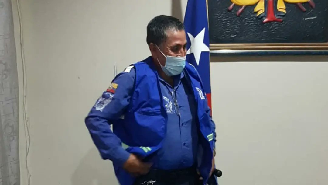 JPHuaquillas's tweet photo. Huaquillas|@Erik_Feijoo36 Cuando existe compromiso. existe gestión, gracias por permitir ayudarlos para que su trabajo se refleje en los Huaquillenses
#CapacidadParaCambiar
#GobiernodelEncuentro
#GobernacionDeElOro
#SeguridadCiudadana
#HuaquillasSeguro https://t.co/6tUAkcN8uf