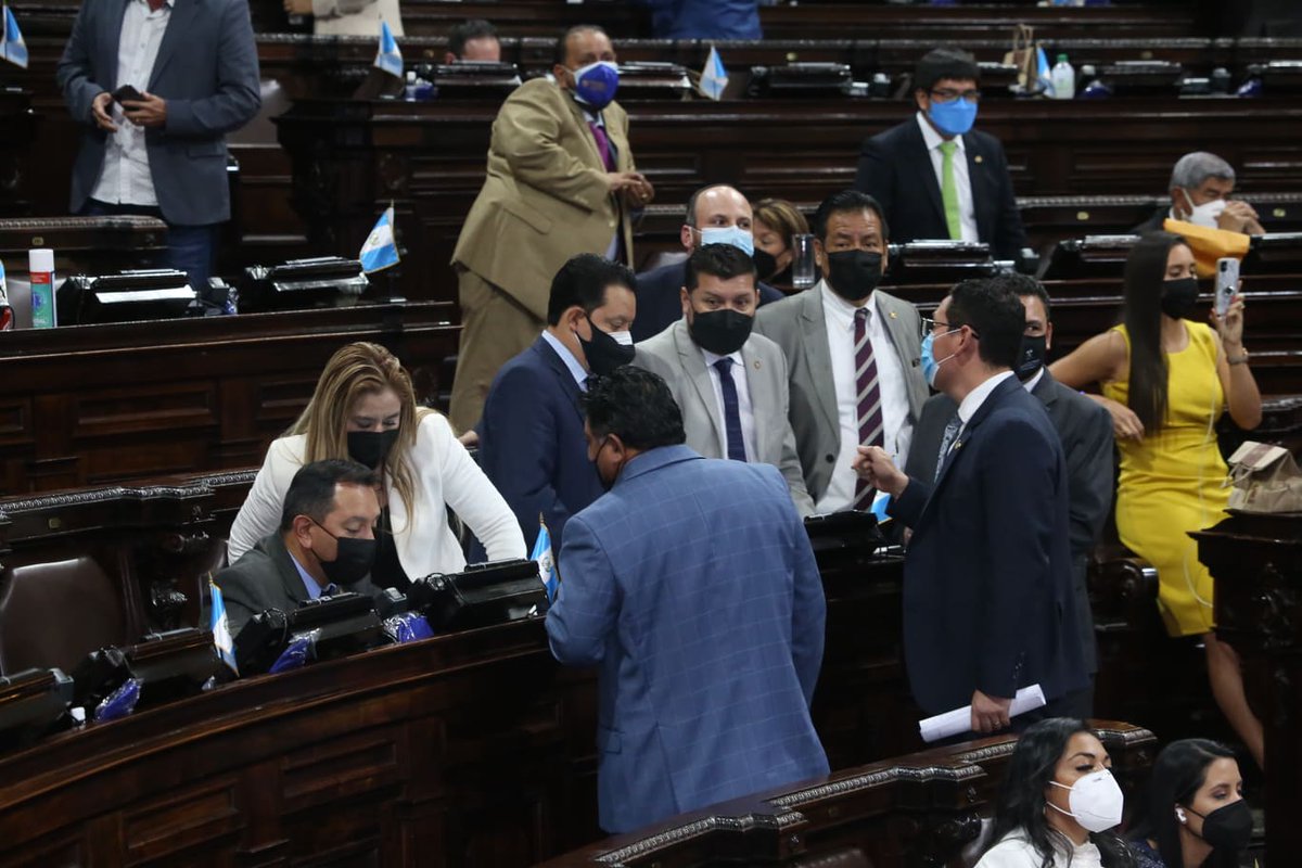 NuestroDiario's tweet photo. #URGENTE | ¡IMPROBADO! Con 81 votos queda aprobado el decreto para improbar el #EstadoDeCalamidad. Con esto queda eliminado el toque de queda.

¡No pasó, no pasó! ¡Se cayó! expresa el diputado Aldo Dávila en su transmisión.
#NuestroDiario https://t.co/VNfUpqBA13