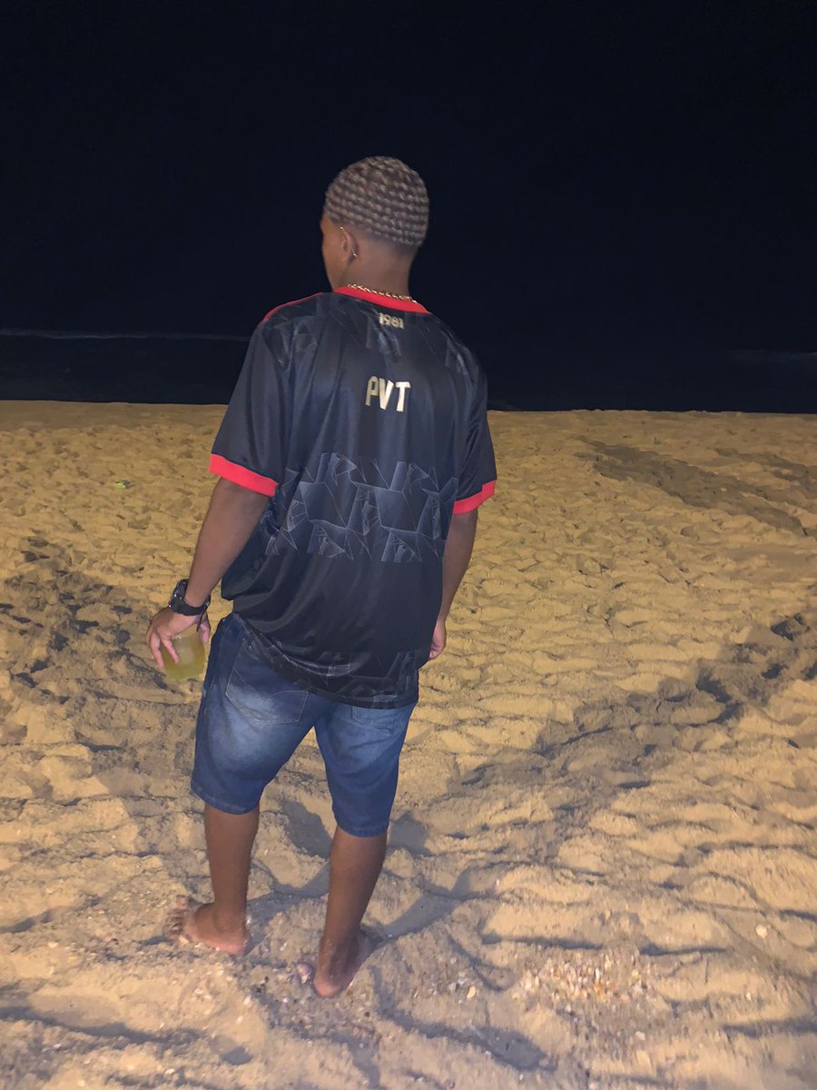 RTpivete's tweet image. Vou sorrir mesmo triste, vou me levantar mesmo após cair. Sempre fui assim, feliz, persistente e acima de tudo forte.. 💪🏾♥️