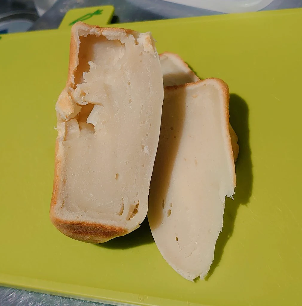 謎の物体の完成？イーストを入れ忘れて焼き上がった食パンの見た目www
