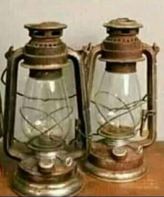 mitalithequen's tweet photo. इसे लगा कर किस किस ने पढ़ाई की है..? 😊 https://t.co/tP9cBlvjy1