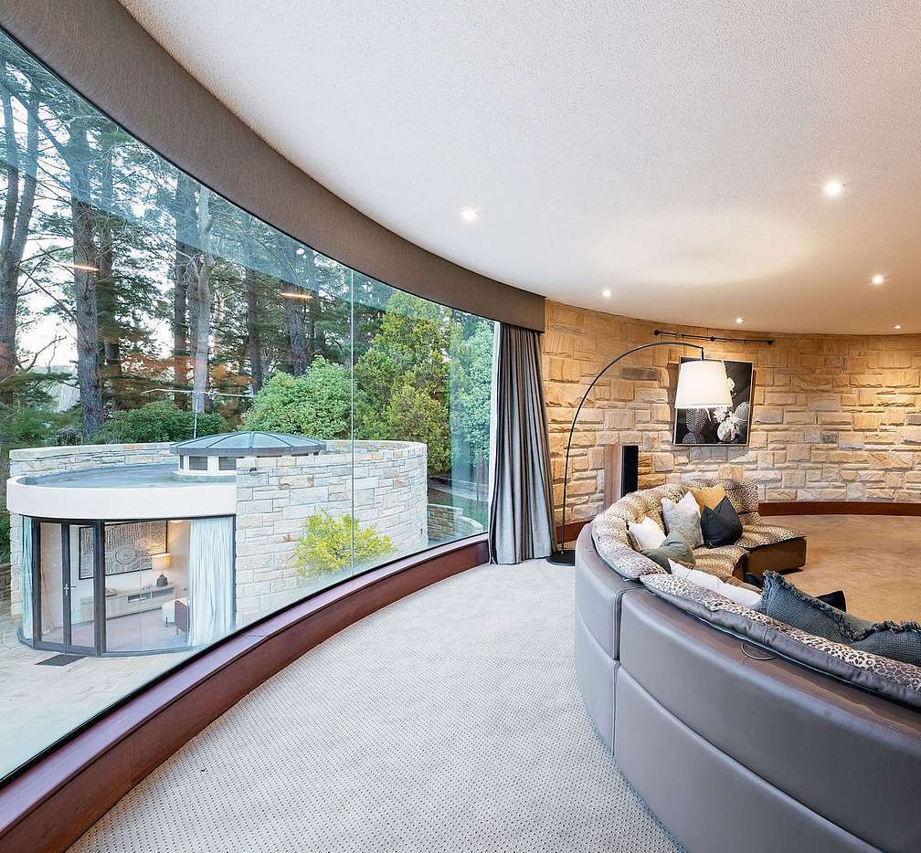 Chateau Avalon - architecture outside the box.  One of South Australia’s most highly-regarded architectural properties.

5 bed - 6 bath - Independent Guest Tower - Theatre 🤩Check  it out: ow.ly/iqf550G5dt9

#wowhomes #homely #adelaideproperty #propertylistingsaustralia