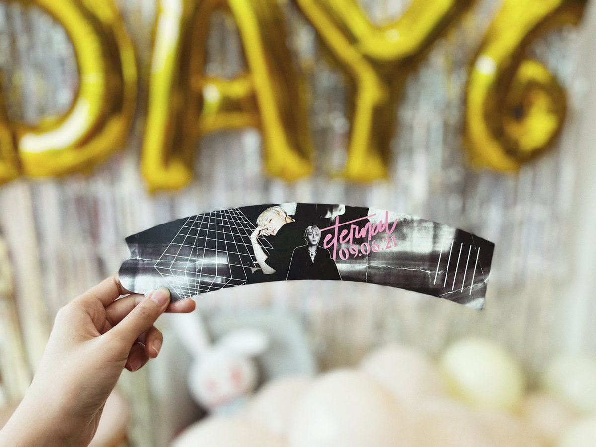 myDaysmilli6ram's tweet photo. Today’s the start of the #ChasingSunsetsWithDay6 cupsleeve event! Avail of the Day6 anniversary bundle and receive one Young K Eternal cupsleeve + young k freebies to also celebrate his Solo Debut! See you! https://t.co/gOoRJ7xqY4