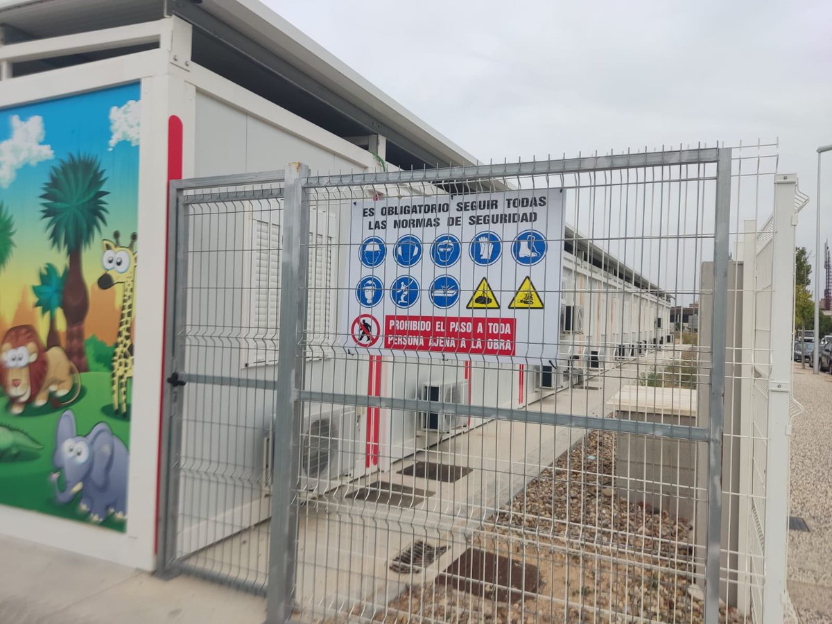 A 24h del inicio escolar, y así está nuestro cole… <a href="/felipefaci/">Felipe Faci Lázaro</a> <a href="/isabelcasbas/">Isabel</a> <a href="/Asanzr/">Alvaro Sanz Remon 🔻</a> <a href="/PCortesBureta/">PilarCortes</a> <a href="/ekrica/">Erica</a> <a href="/carlos_trullen/">Carlos Trullén</a> <a href="/DavidArranzVox/">David Arranz 🇪🇸🌿⚖️</a>  #DGApromesasNoCumplidas #LaUnionHaceLaFuerza #NoVamosAParar