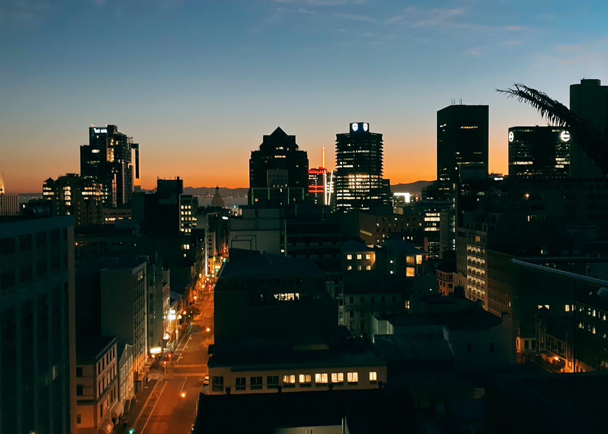 Euvrard_Loubser's tweet image. 🌆 Early Cape Town Skyline ☕️🎞 
📥 Processing with a View 😜

#iWorkcase @iworkcase #onset #dplife #setlife #onlocation #fcpx #finalcutprox #timelinetuesday #digitalimagingtechnician #capetowncityscape #mothercity