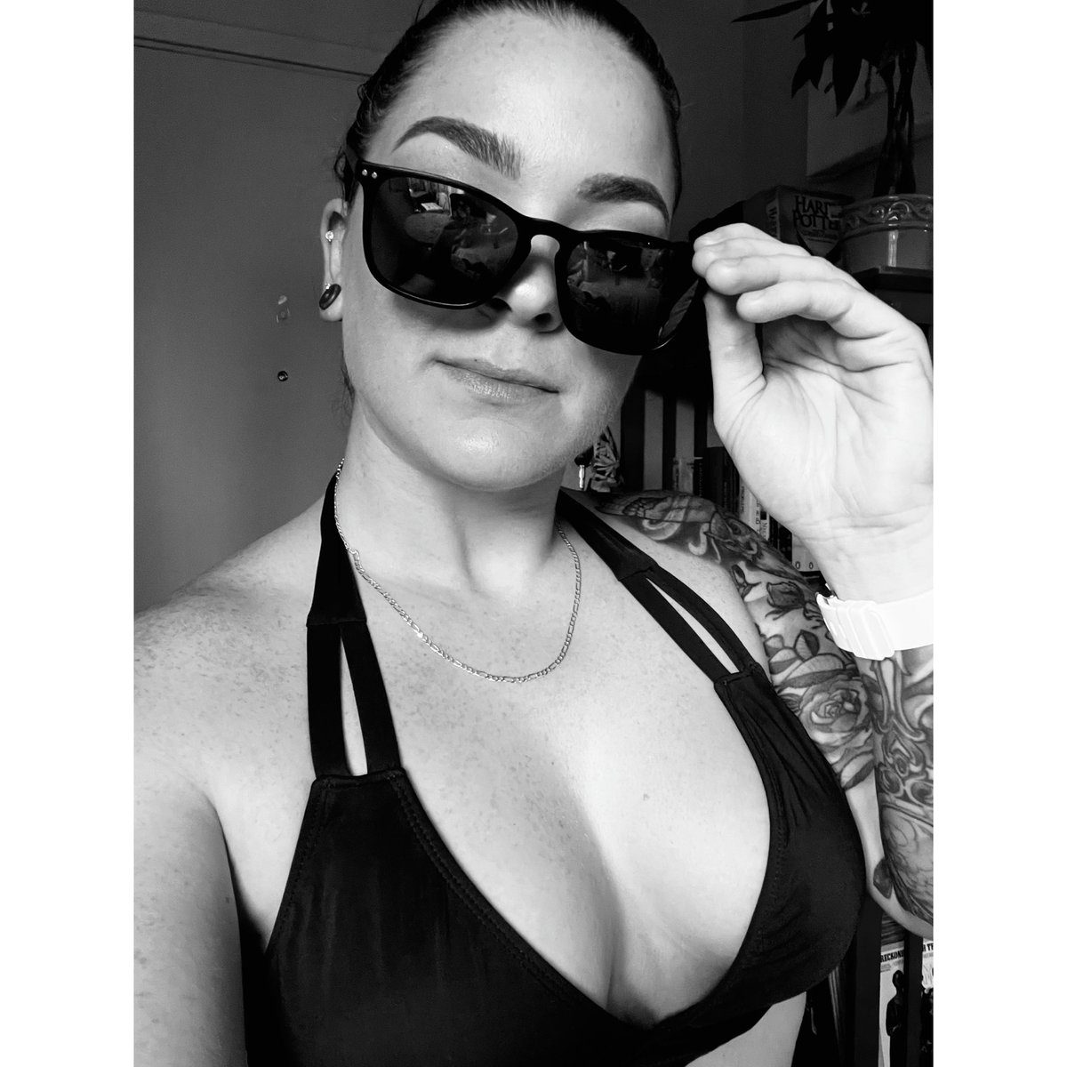 Kathleenelewis's tweet photo. Summer is sadly coming to an end but my Irish bones THRIVE in the cold. I also have so many flannels locked and loaded #fallislife 🍁 https://t.co/putMQLz0Uv