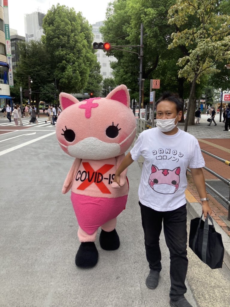 がぉーーがぉーーがぉーー😻
コロノン今日はまだまだ頑張ってるよぉ😽

みんなマスクもらってくれて嬉しいよ😸

#コロノン
#ゆるキャラ
#マスク配るよ
#covid_19 
#池袋東口
#ロッテリア