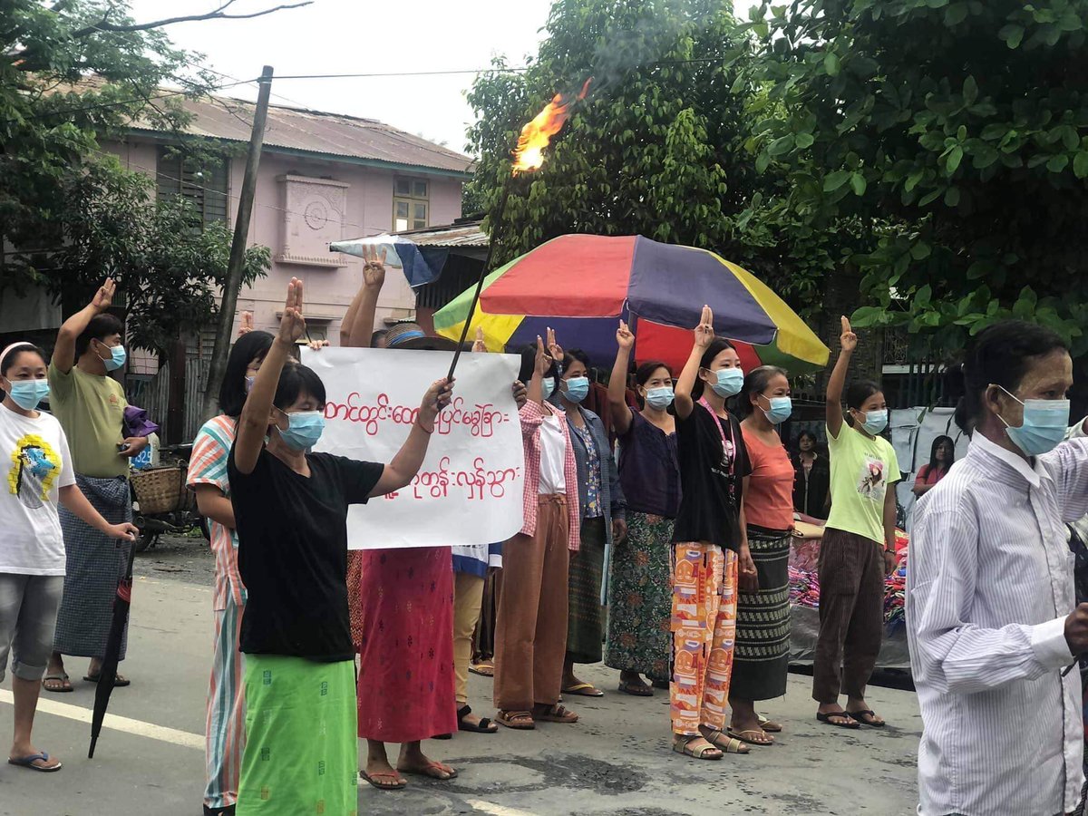Myanmar_Now_Eng's tweet photo. In Kale, Sagaing, two protesters returning from an anti-junta rally today (Sep 7) were hit by a car and arrested, locals said. Currently, there are no clashes in Kale but there are many shoppers, they said.

Photos: CJ

#WhatsHappeningInMyanmar https://t.co/zC3oagkEOl
