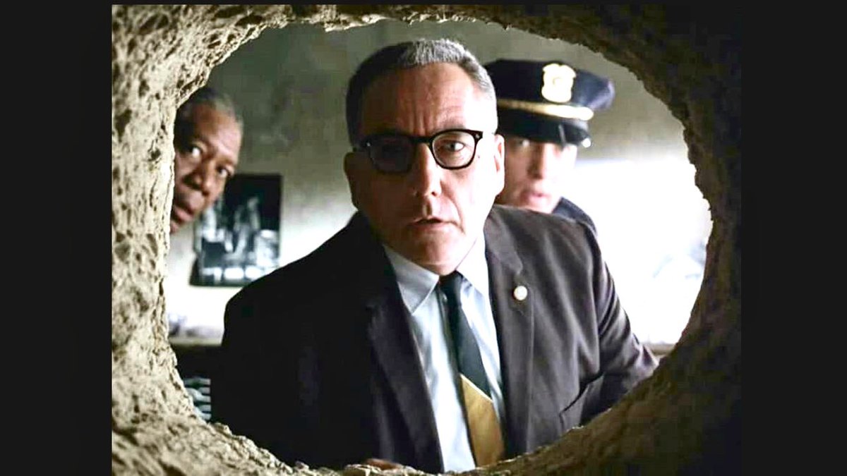 كُلُّ شَعبٍ ذو بطولاتٍ حَيَتْ
وبطـولاتُ الأمِـرْكانِ الصُّـوَرْ

#سجن_جلبوع 

The Shawshank Redemption