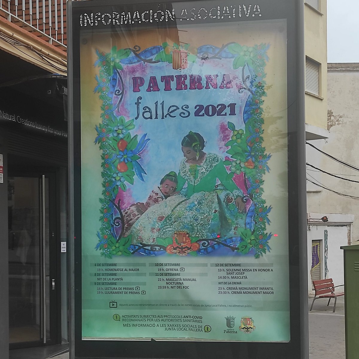 🔥 Queda 0️⃣1️⃣ dia #fallespaterna2021 🔥

I així desperta hui el nostre poble ❤️

Ja pots trobar als panells informatius el cartell amb la programació de les nostres falles 😍

#17ManeresDeSerFelíç #LlargaVidaALesFalles
