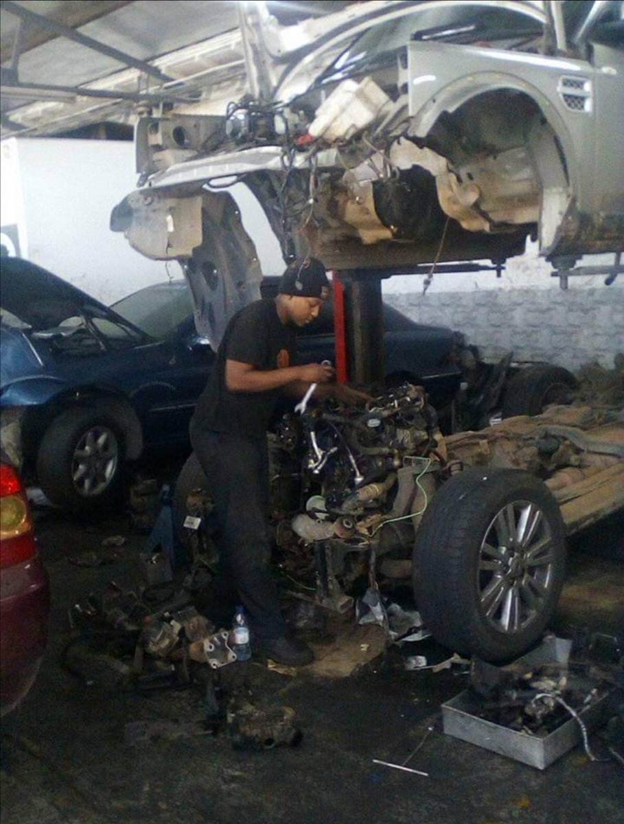 MemoMakanika's tweet image. My name is Memory Bere aka MemoMakanika.
I am a light motor vehicle service technician. I diagnose, maintain,inspect &amp;amp; repair cars.

For my services contact me on
+263712825411 
#MemoMakanika 
#kusunga simbi ndokubasa kwamhamha 💪
👩‍🔧🛠️🧰💪
Pliz RT 🙏