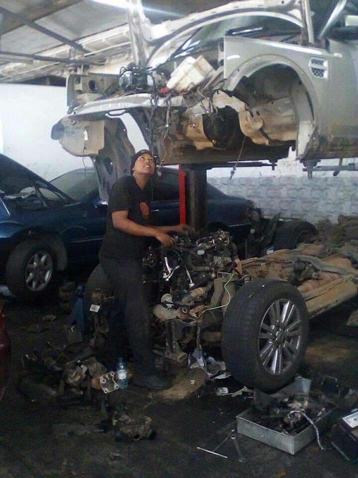 MemoMakanika's tweet image. My name is Memory Bere aka MemoMakanika.
I am a light motor vehicle service technician. I diagnose, maintain,inspect &amp;amp; repair cars.

For my services contact me on
+263712825411 
#MemoMakanika 
#kusunga simbi ndokubasa kwamhamha 💪
👩‍🔧🛠️🧰💪
Pliz RT 🙏