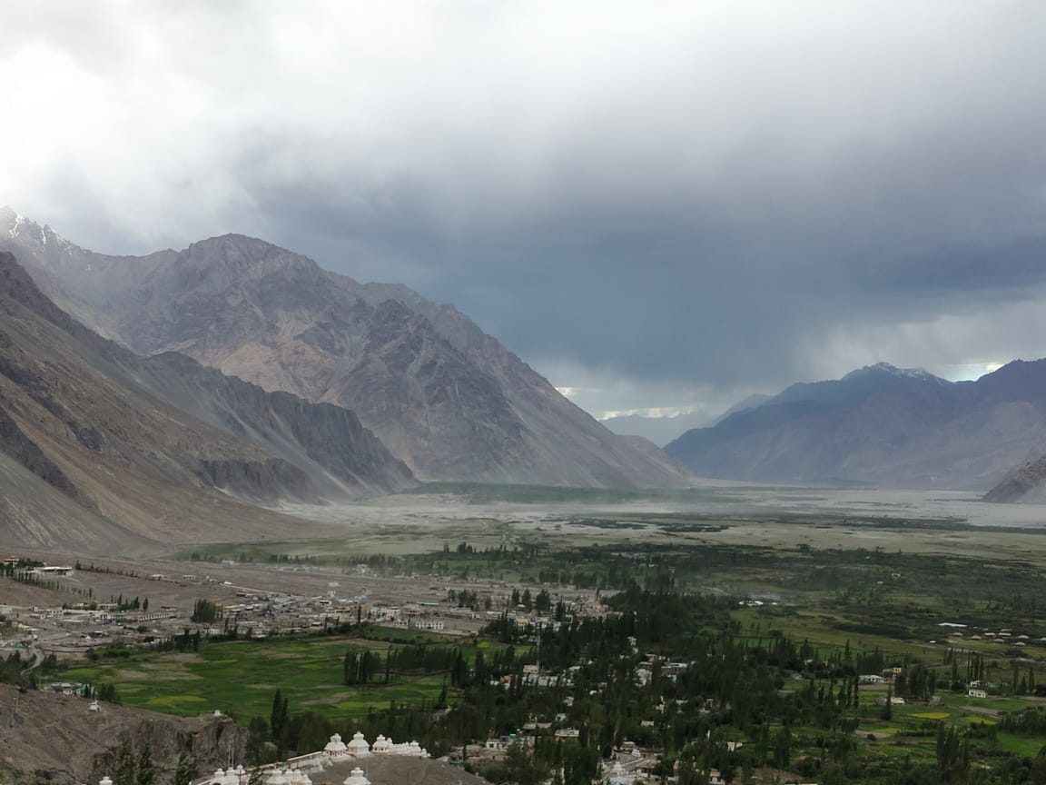 archanavimal's tweet photo. Missing the serenity of the hills. #AVMusings #ladakh #NaturePhotography #beauty #nature #nofilter https://t.co/FKwvRG5HDr