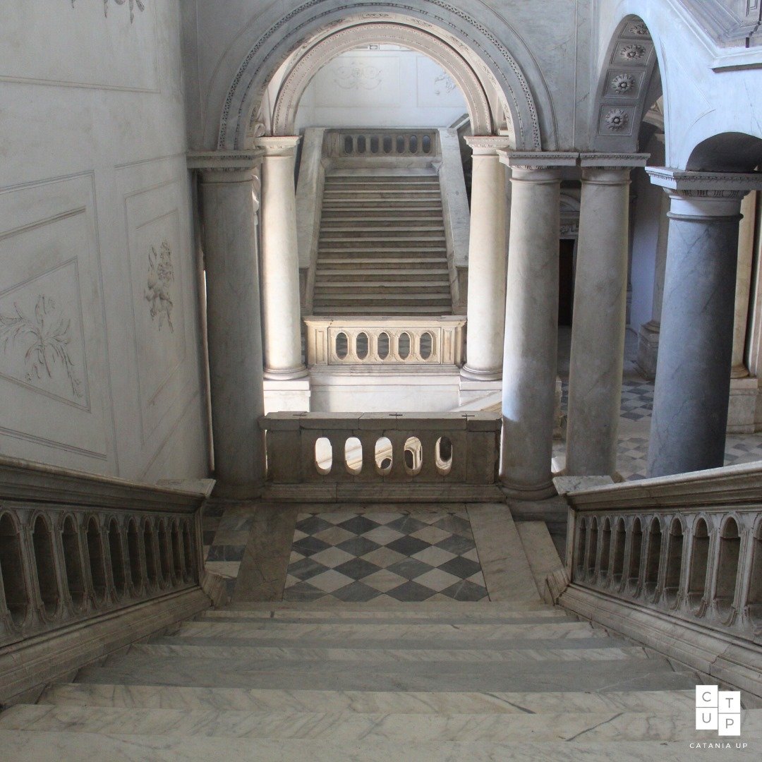 CataniaUpTw's tweet photo. ☀ #Buongiorno amici di #CataniaUp. Oggi facciamo tappa al @monasteroCT, in questo nostro scatto potete ammirare la scalinata monumentale che si trova all'accesso principale dell'edificio di piazza Dante. 😊

📍 Monastero dei Benedettini (#Catania)
📸 Foto di @Saelvig https://t.co/M9y6Tpersh