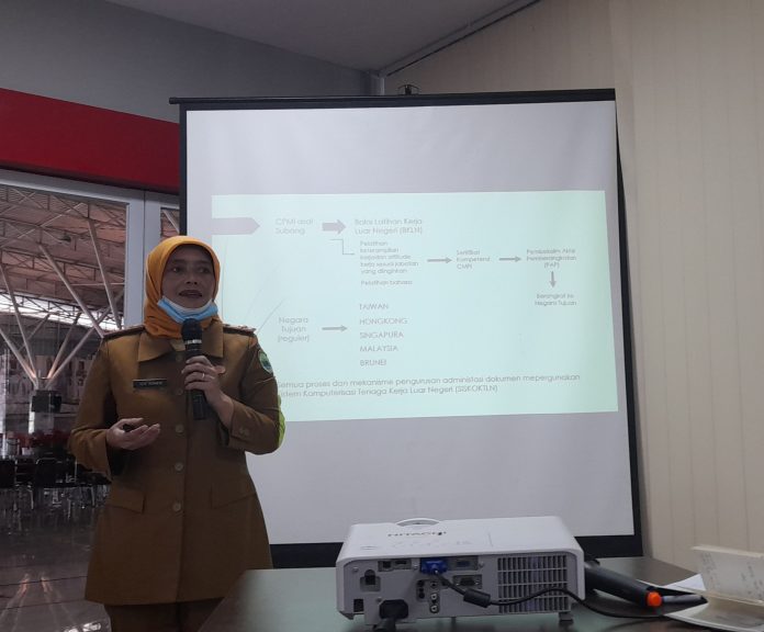 SATU BULAN TERIMA 10 LAPORAN PMI ILEGAL  OLEH DISNAKERTRANS KABUPATEN SUBANG gspradio.com/2021/09/satu-b… lewat @  Tingginya angka pelaporan Pekerja Migran Indonesia (PMI) ilegal asal Subang, membuat Dinas Tenaga Kerja dan Transmigrasi (Disnakertrans) Kabupaten Subang kewalahan.