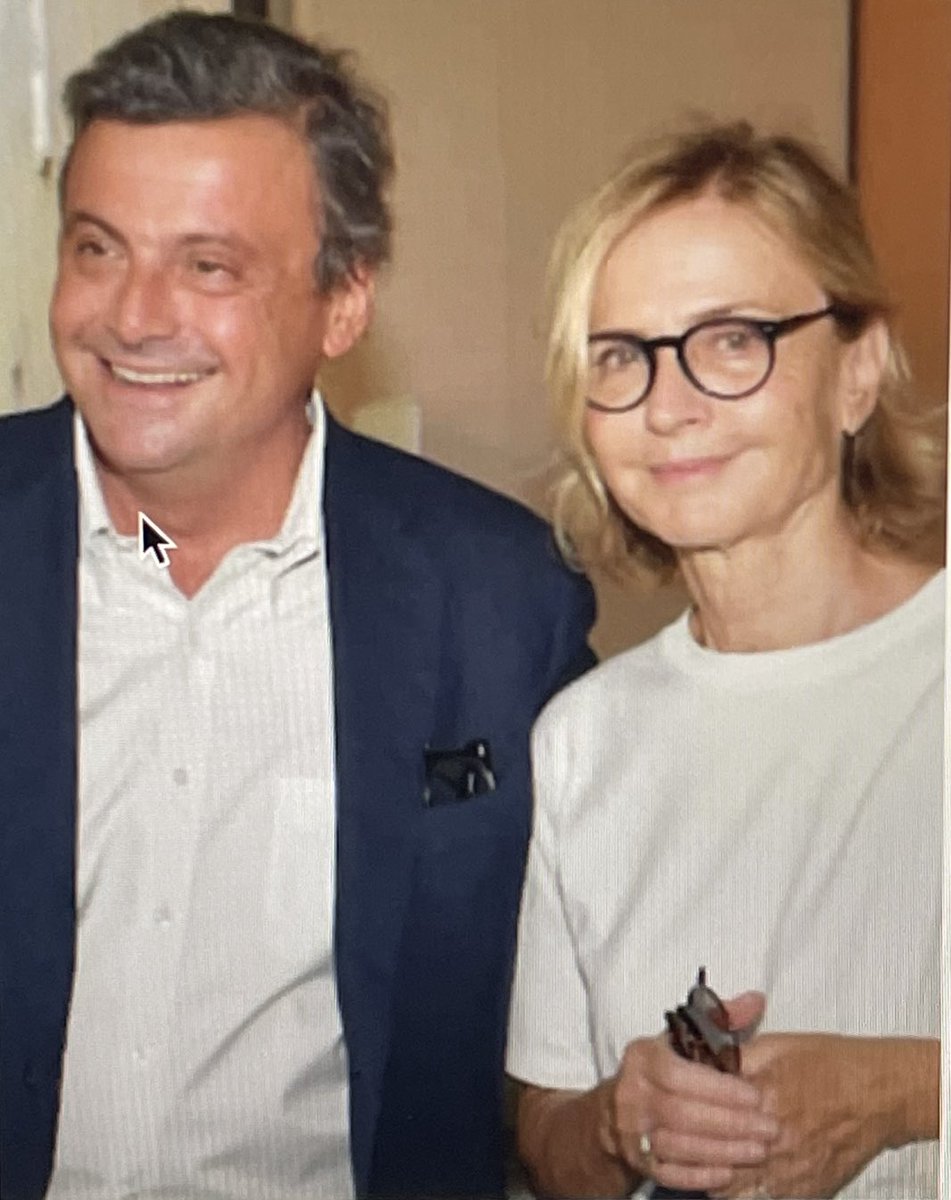 Carlo Calenda On Twitter Alla Fine Ho Trovato Forse L Unica Foto In Cui Non Sembro Il Padre Di Mia Madre Grazie A Dagospia
