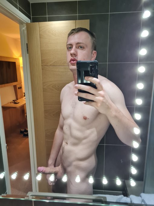 Well rested and ready for day two of shooting with @LeighWTS https://t.co/tviSMqF0VA<a href="/tag/mvsales"class="tags"><span>#mvsales</span></a><a href="/tag/mvboys"class="tags"><span>#mvboys</span></a>