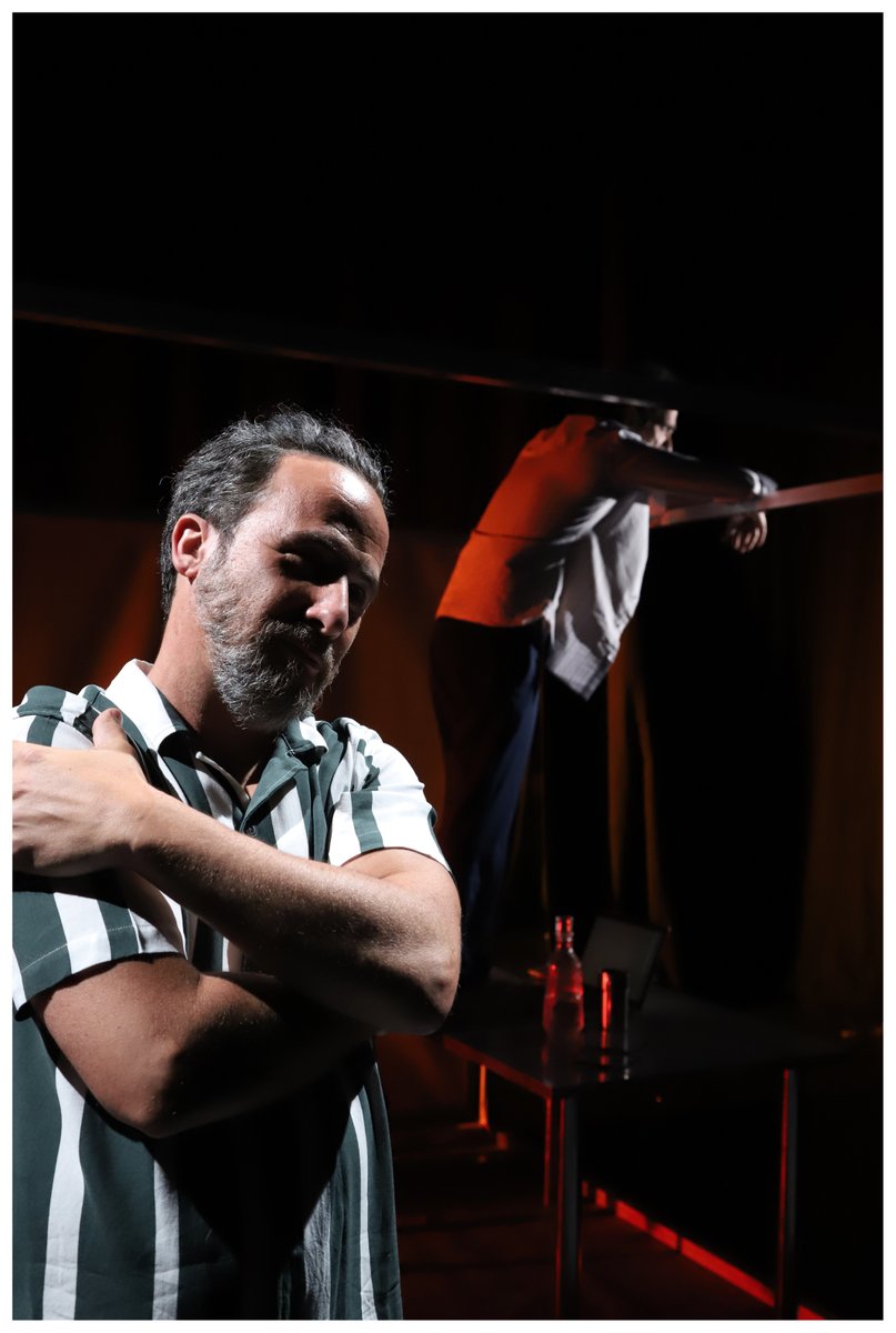 Del 16 al 26 de setembre, a les 19H. 
ESPALDAS DE PLATA

de <a href="/LaTetaCalva/">LA TETA CALVA</a>  
"La publicidad y la política se funden. Un gorila del Bioparc que se escapa en plena noche.  Todo es culpa tuya, aunque no lo creas, es culpa tuya."

ENTRADES A LA VENDA: salaultramar.com/programacion