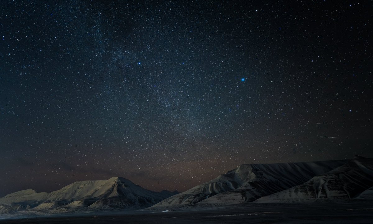 Let's go stargazing in the Polar Night! Photo: Preben Irgens @visitnorway @Northern_Norway bit.ly/377GUBX