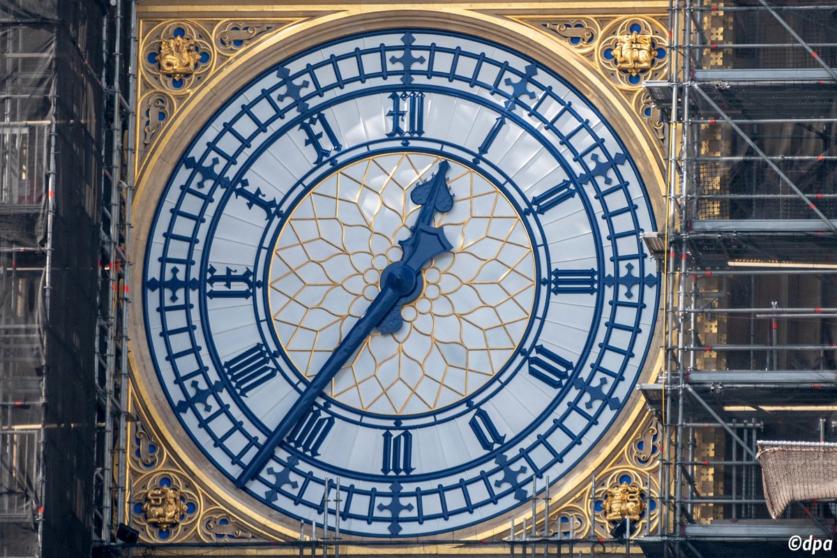 As the restoration of Big Ben nears completion and the iconic dials become visible again, so too do the 1,300 German-made glass panes used in the tower's refurb.

The hand-blown panes were made by 🇩🇪 company Glashütte Lamberts.

How they were made ➡️ youtu.be/YSTZXUNO4PA?t=…